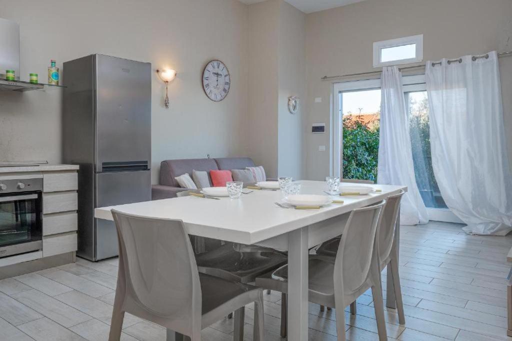 Bellissimo Appartamento Con Veranda Privata Al Centro Di Порто-Ротондо Экстерьер фото